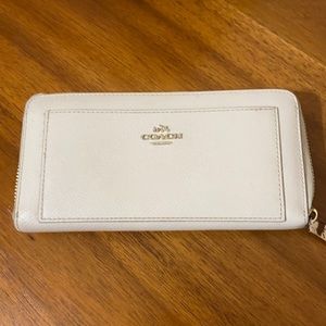 COACH zipper wallet
